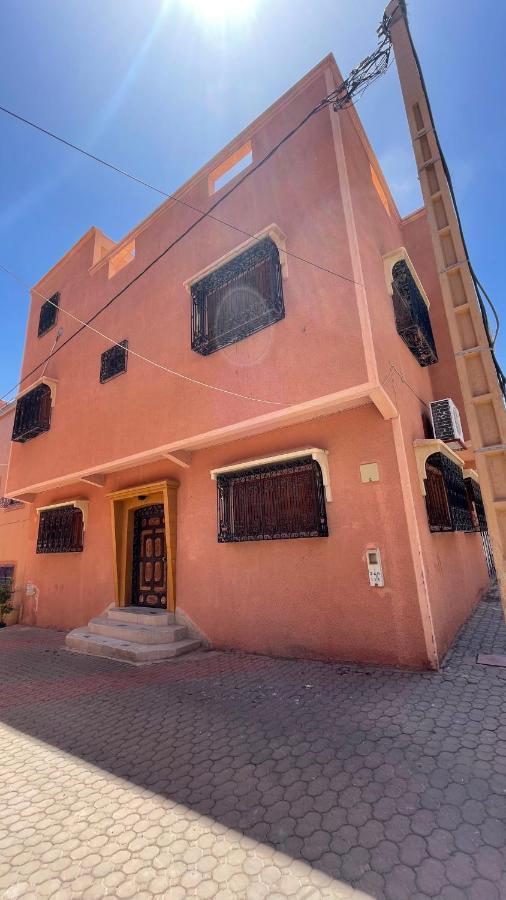 Maison De Ville Agreable Avec Un Patio Marocain Uarzazate Exterior foto