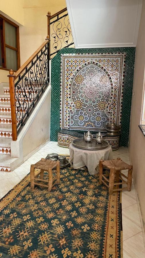 Maison De Ville Agreable Avec Un Patio Marocain Uarzazate Exterior foto